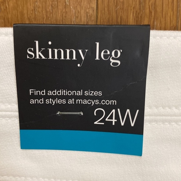 NWT Alfani white pants woman’s plus size 24W skinny leg classy stretchy pants - Picture 5 of 6